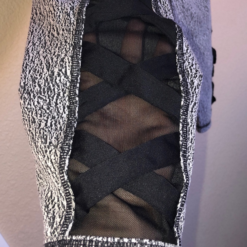 🧘‍♀️ Ideology Capri Workout Pants - Picture 6 of 7